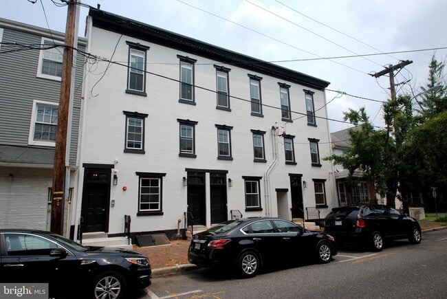 23-27-27 E Union St in Burlington, NJ - Building Photo - Building Photo