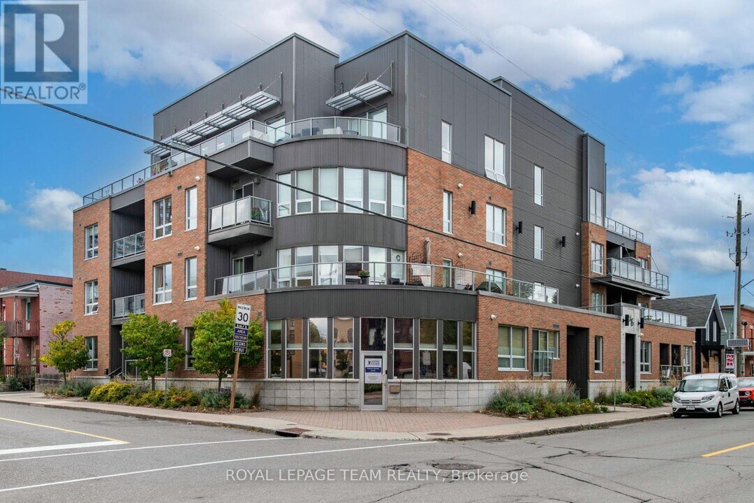 390-390 Booth St in Ottawa, ON - Building Photo