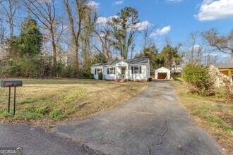 9 Meridian Dr in Newnan, GA - Building Photo - Building Photo