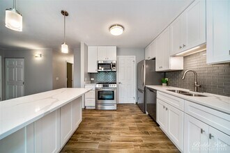 115 Sussex Cir in Schaumburg, IL - Building Photo - Building Photo