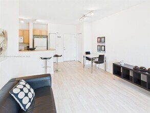 6001 SW 70th St, Unit 455 in South Miami, FL - Foto de edificio - Building Photo
