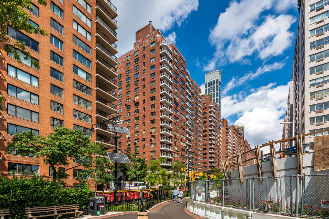 50 Sutton Pl S in New York, NY - Foto de edificio