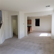 5820 Clear Haven Ln in North Las Vegas, NV - Foto de edificio - Building Photo