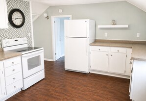 1923 12th St, Unit Upper Unit in Monroe, WI - Building Photo