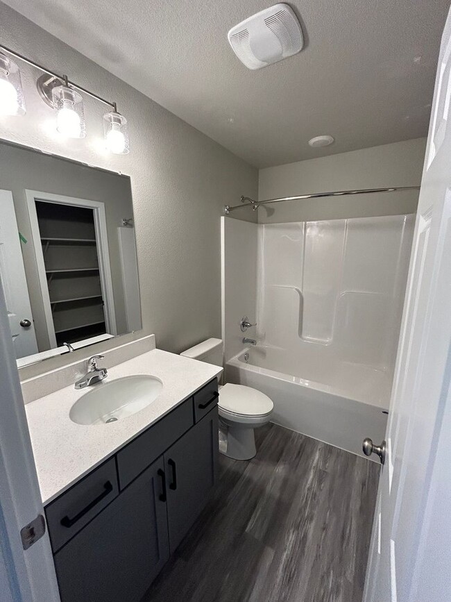 3908 Scorpio Dr SE in Mandan, ND - Building Photo - Building Photo