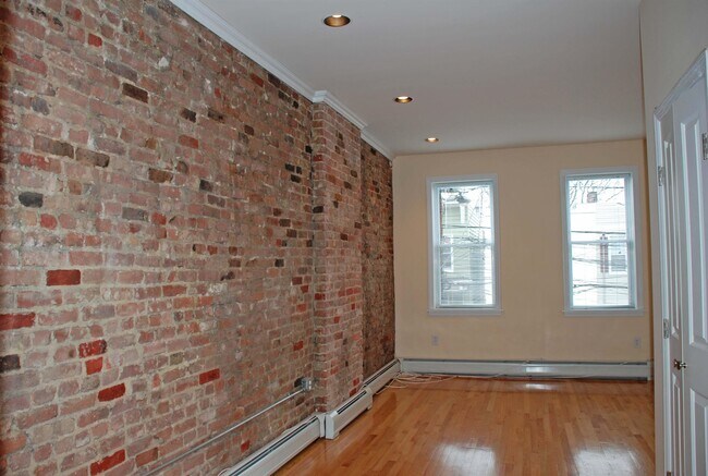 273 Webster Ave in Jersey City, NJ - Building Photo - Building Photo