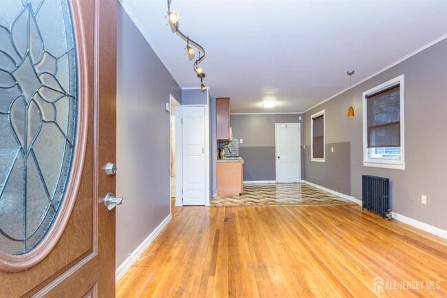 590 Chain O' Hills Rd in Woodbridge Township, NJ - Building Photo - Building Photo
