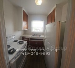 2445 W Bancroft St in Toledo, OH - Building Photo - Building Photo
