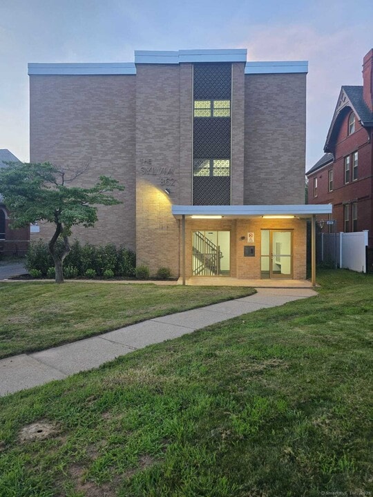 862 Asylum Ave in Hartford, CT - Building Photo