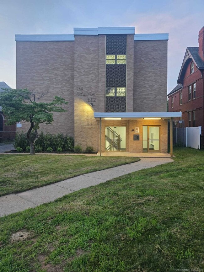 property at 862 Asylum Ave