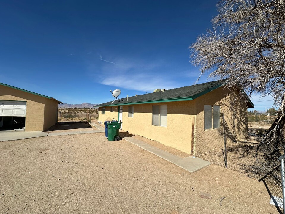 1225 W Coso Ave in Ridgecrest, CA - Building Photo