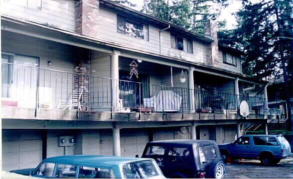 12204 105th Avenue Ct E in Puyallup, WA - Foto de edificio - Building Photo