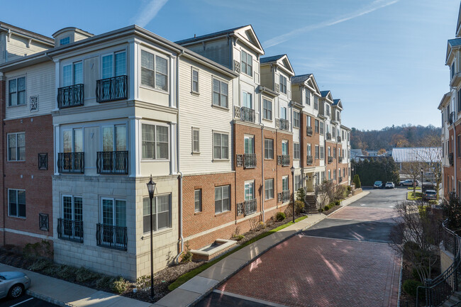 The Plaza at Tenafly in Tenafly, NJ - Building Photo - Building Photo