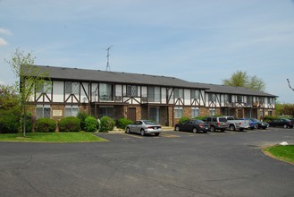 Camelot Apartments in Kenosha, WI - Building Photo - Building Photo