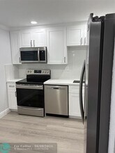 8411 Lagos De Campo Blvd in Tamarac, FL - Building Photo - Building Photo