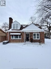 909 Monmouth Rd in Windsor, ON - Foto de edificio - Building Photo