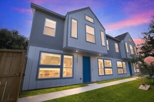 3902 McKinley St in Houston, TX - Building Photo