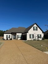 2052 Dela Dr in Southaven, MS - Building Photo