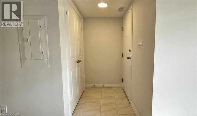 410 Northfield Dr W in Waterloo, ON - Building Photo - Building Photo