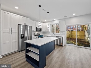 13133 Park Crescent Cir in Herndon, VA - Building Photo - Building Photo