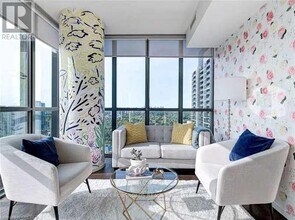 101 Charles St E in Toronto, ON - Building Photo - Building Photo