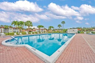 185 Lake Evelyn Dr in West Palm Beach, FL - Building Photo