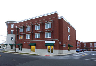 Heritage Village at Lawrence, A 55+ Community in Lawrenceville, NJ - Foto de edificio - Building Photo