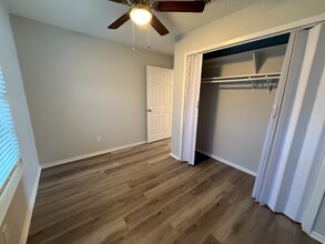 3907 E Southcross in San Antonio, TX - Building Photo - Building Photo