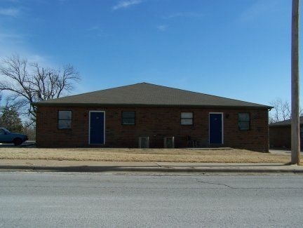 226 W College & Pike St in Bolivar, MO - Building Photo