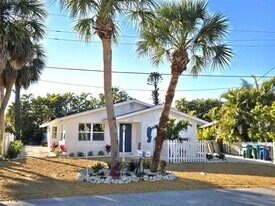 5702 Carissa St in Holmes Beach, FL - Building Photo