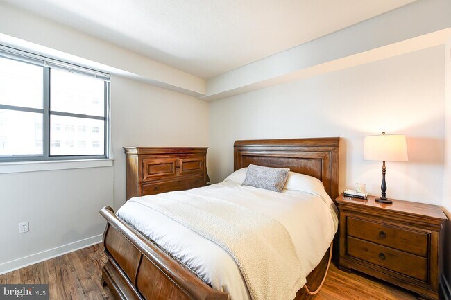 460 New York Ave NW-Unit -401 in Washington, DC - Building Photo - Building Photo