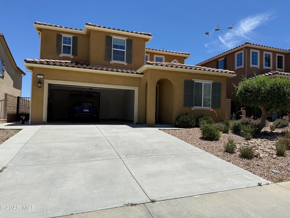 37434 Butternut Ln in Palmdale, CA - Building Photo
