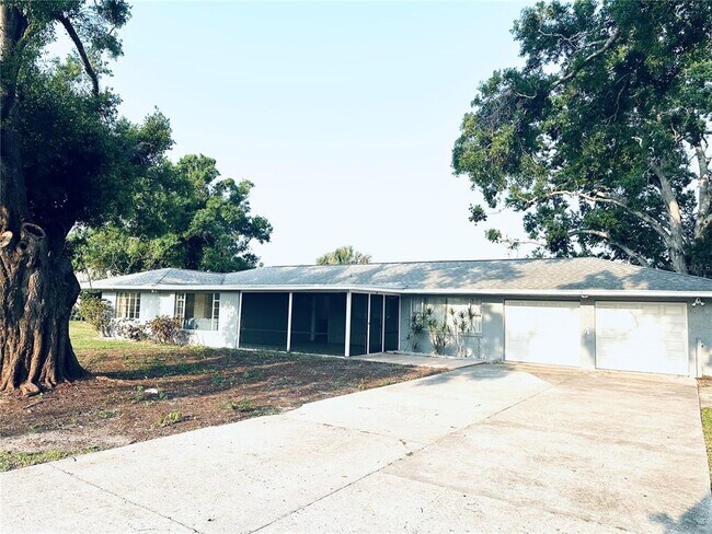 4634 McIntosh Rd in Sarasota, FL - Building Photo - Building Photo