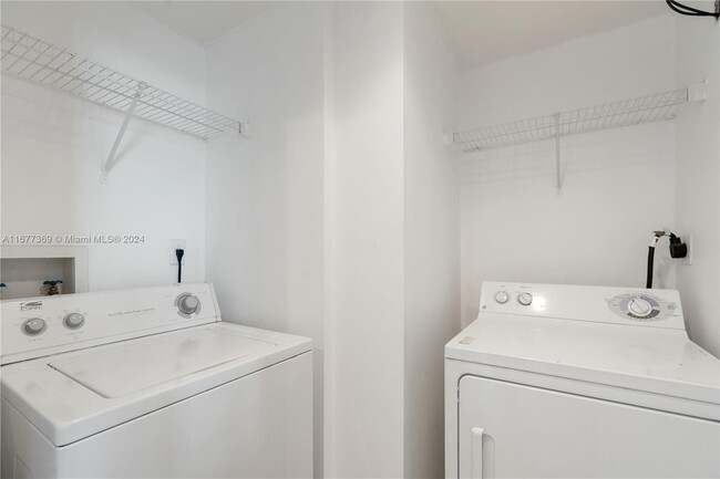 1334 Alton Rd, Unit 503 in Miami Beach, FL - Building Photo - Building Photo