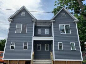 8 Fales Pl in Foxboro, MA - Building Photo