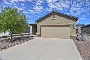 14945 Louis Baudoin in El Paso, TX - Foto de edificio - Building Photo