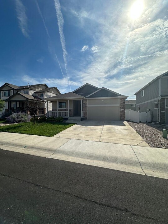 704 Cavern St in Severance, CO - Foto de edificio