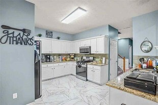 340 Lazy Willow Ln in Lawrenceville, GA - Building Photo