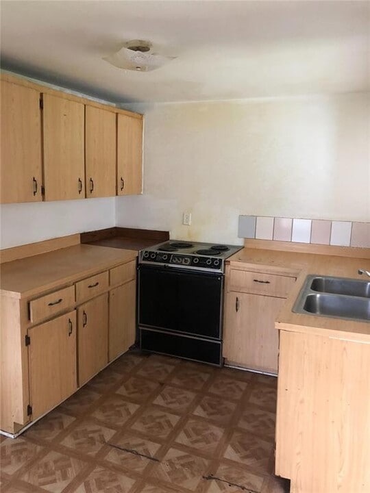 414 S Miami St in Lake Wales, FL - Building Photo