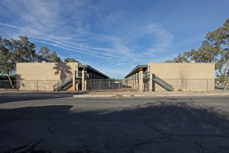 South Cornerstone Apartments in Tucson, AZ - Building Photo - Building Photo