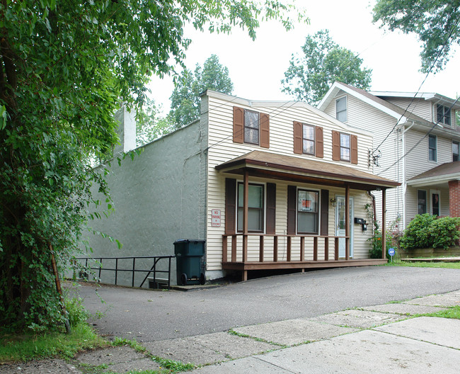 2453 4th St in Cuyahoga Falls, OH - Building Photo - Building Photo