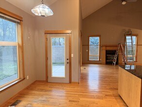 139 Max Loop in Talent, OR - Building Photo - Building Photo