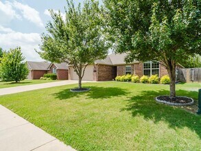 1202 SW Horizon St in Bentonville, AR - Foto de edificio - Building Photo