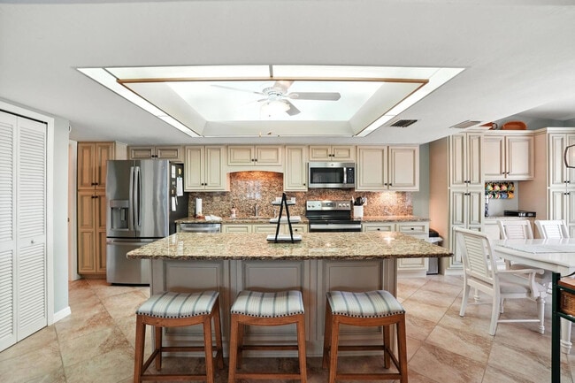 27581 Hacienda E Blvd in Bonita Springs, FL - Building Photo - Building Photo