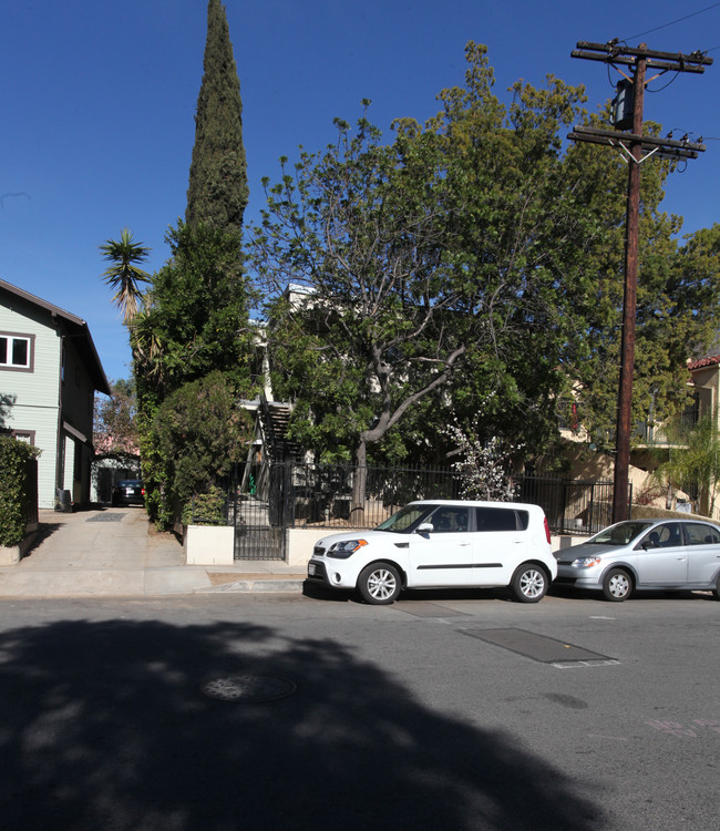 4431 Finley Ave in Los Angeles, CA - Foto de edificio - Building Photo