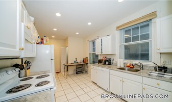 81 Gibbs St in Brookline, MA - Building Photo