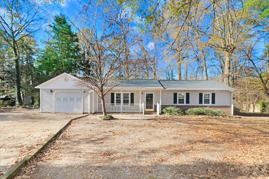 107 Sparrow Ct in Pikeville, NC - Building Photo