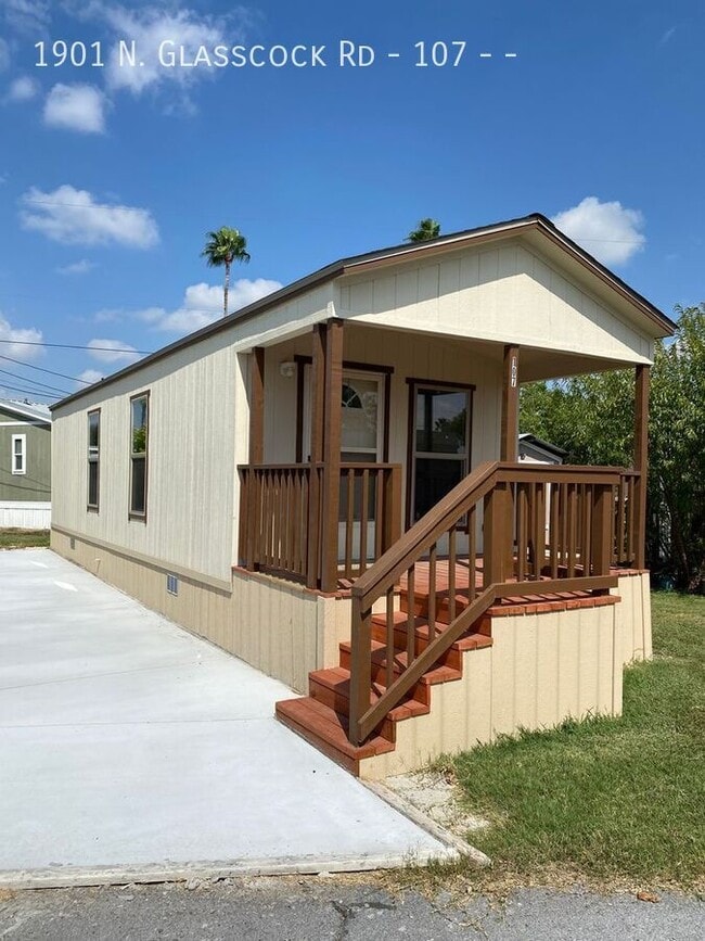 property at 1901 N Glasscock Rd