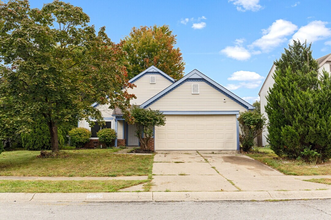 5007 Quail Ridge Ln in Indianapolis, IN - Foto de edificio