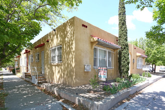 123 Edith Blvd SE in Albuquerque, NM - Foto de edificio - Building Photo